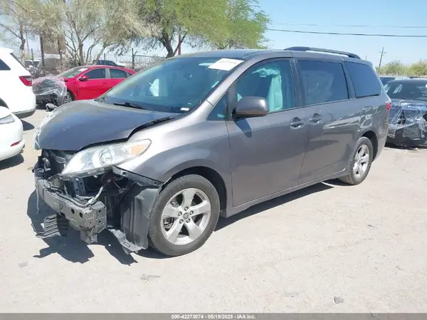5TDKZ3DC0LS070040 2020 TOYOTA SIENNA - Image 2