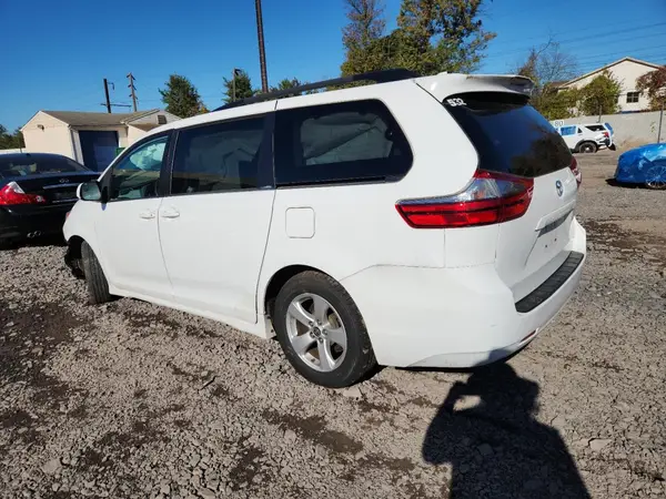 5TDKZ3DC0LS074413 2020 TOYOTA SIENNA - Image 2