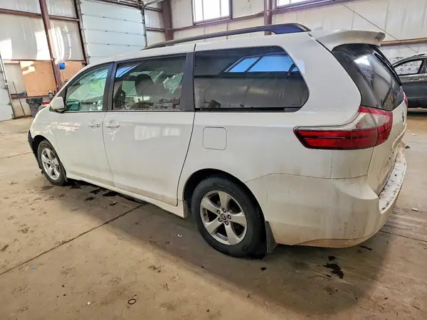 5TDKZ3DC0LS079031 2020 TOYOTA SIENNA - Image 2