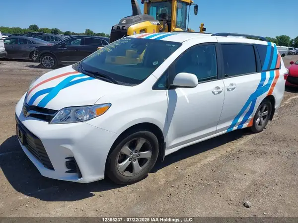 5TDKZ3DC0LS080907 2020 TOYOTA SIENNA - Image 2
