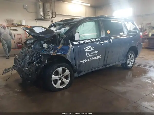 5TDKZ3DC0LS083984 2020 TOYOTA SIENNA - Image 2