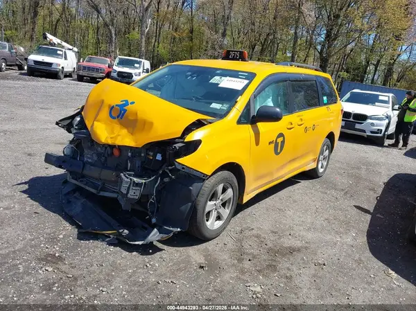 5TDKZ3DC0LS086092 2020 TOYOTA SIENNA - Image 2