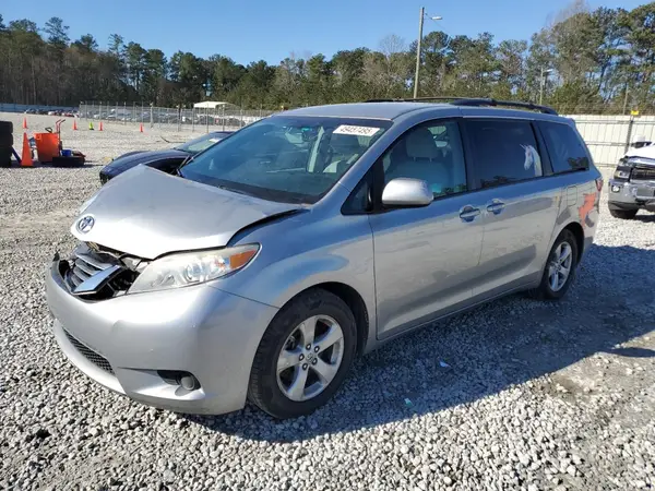 5TDKZ3DC1HS768261 2017 TOYOTA SIENNA - Image 1