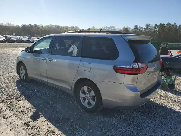 5TDKZ3DC1HS768261 2017 TOYOTA SIENNA - Image 2