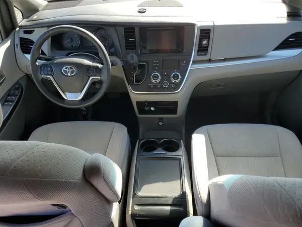 5TDKZ3DC1HS768261 2017 TOYOTA SIENNA - Image 8