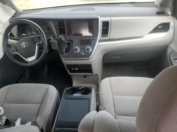 5TDKZ3DC1HS770883 2017 TOYOTA SIENNA - Image 8