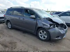 5TDKZ3DC1HS772844 2017 TOYOTA SIENNA