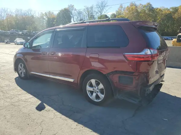 5TDKZ3DC1HS781155 2017 TOYOTA SIENNA - Image 2