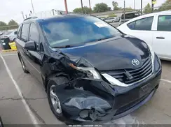 5TDKZ3DC1HS785058 2017 TOYOTA SIENNA