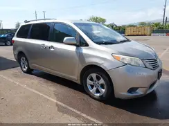 5TDKZ3DC1HS787974 2017 TOYOTA SIENNA