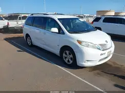 5TDKZ3DC1HS788297 2017 TOYOTA SIENNA