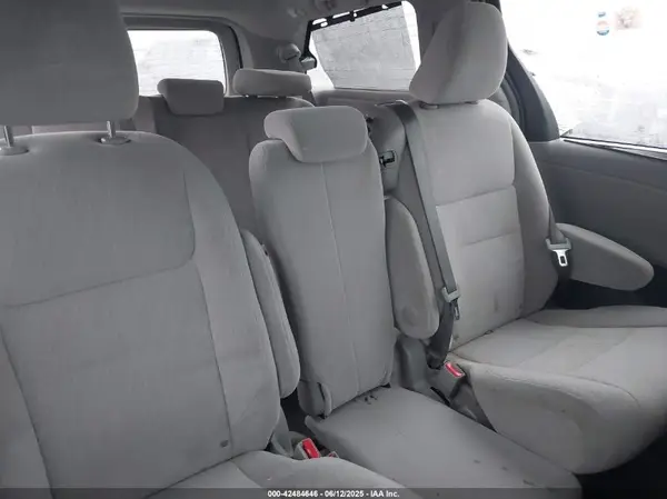 5TDKZ3DC1HS788784 2017 TOYOTA SIENNA - Image 8