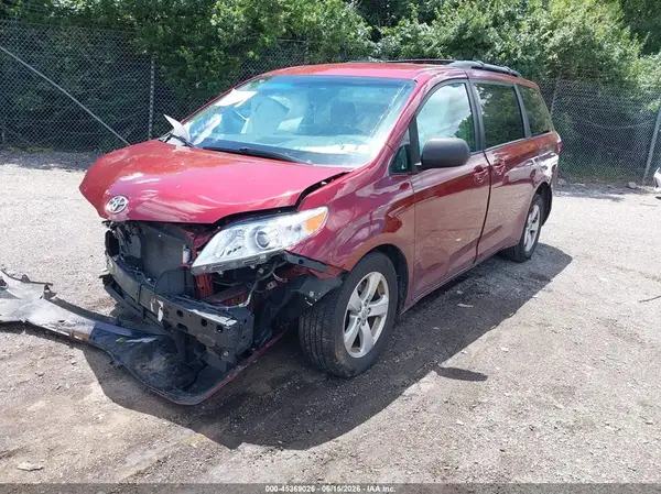 5TDKZ3DC1HS789238 2017 TOYOTA SIENNA - Image 2
