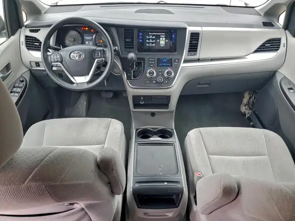 5TDKZ3DC1HS791863 2017 TOYOTA SIENNA - Image 8
