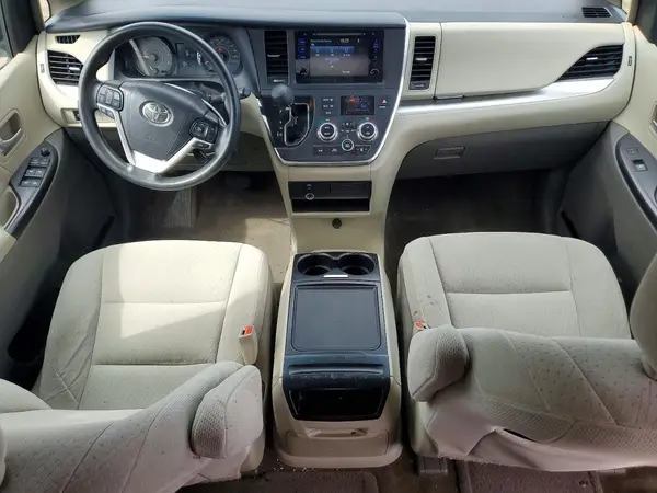 5TDKZ3DC1HS792883 2017 TOYOTA SIENNA - Image 8