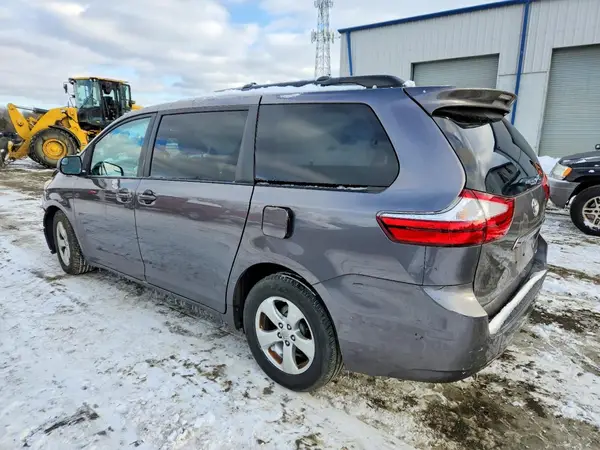 5TDKZ3DC1HS793466 2017 TOYOTA SIENNA - Image 2