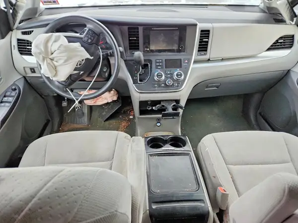 5TDKZ3DC1HS793466 2017 TOYOTA SIENNA - Image 8