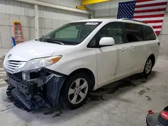 5TDKZ3DC1HS794679 2017 TOYOTA SIENNA