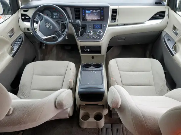 5TDKZ3DC1HS795802 2017 TOYOTA SIENNA - Image 8