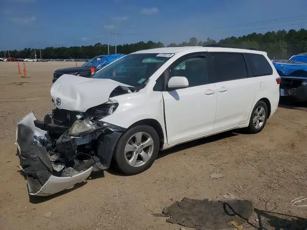 5TDKZ3DC1HS799543 2017 TOYOTA SIENNA - Image 1