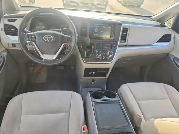 5TDKZ3DC1HS803056 2017 TOYOTA SIENNA - Image 8