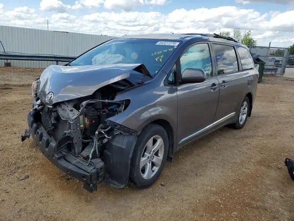 5TDKZ3DC1HS804935 2017 TOYOTA SIENNA - Image 1