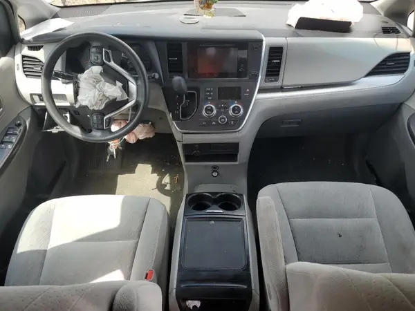 5TDKZ3DC1HS804935 2017 TOYOTA SIENNA - Image 8