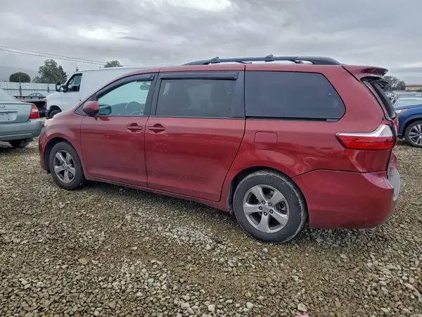 5TDKZ3DC1HS807687 2017 TOYOTA SIENNA - Image 2