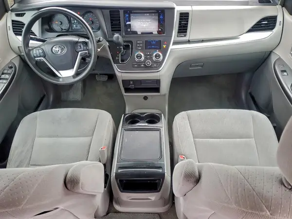 5TDKZ3DC1HS807687 2017 TOYOTA SIENNA - Image 8