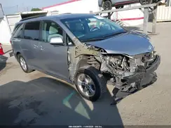 5TDKZ3DC1HS809066 2017 TOYOTA SIENNA