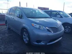5TDKZ3DC1HS812243 2017 TOYOTA SIENNA
