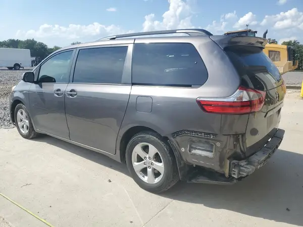 5TDKZ3DC1HS813120 2017 TOYOTA SIENNA - Image 2