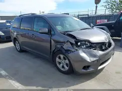 5TDKZ3DC1HS813716 2017 TOYOTA SIENNA