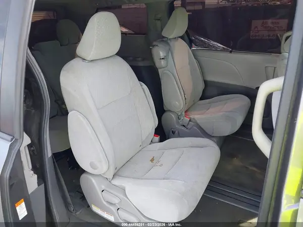 5TDKZ3DC1HS813716 2017 TOYOTA SIENNA - Image 8