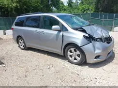 5TDKZ3DC1HS820178 2017 TOYOTA SIENNA