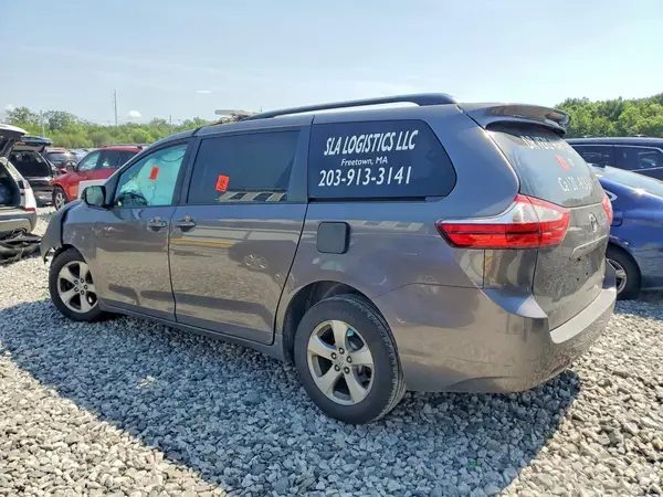 5TDKZ3DC1HS820648 2017 TOYOTA SIENNA - Image 2