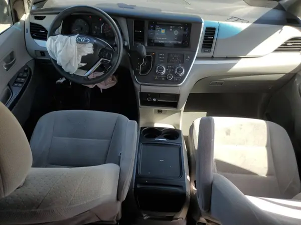 5TDKZ3DC1HS820732 2017 TOYOTA SIENNA - Image 8