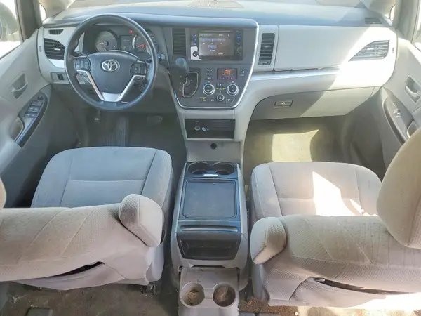 5TDKZ3DC1HS821282 2017 TOYOTA SIENNA - Image 8