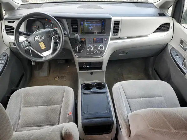 5TDKZ3DC1HS822772 2017 TOYOTA SIENNA - Image 8