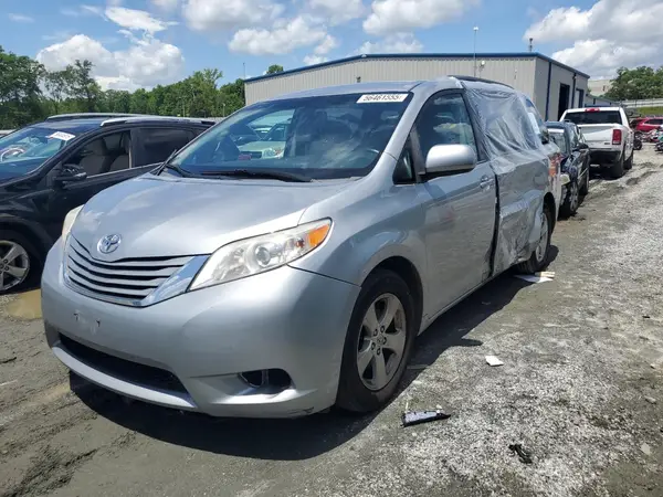 5TDKZ3DC1HS824229 2017 TOYOTA SIENNA - Image 1