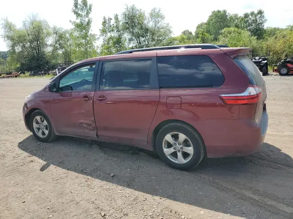 5TDKZ3DC1HS824828 2017 TOYOTA SIENNA - Image 2