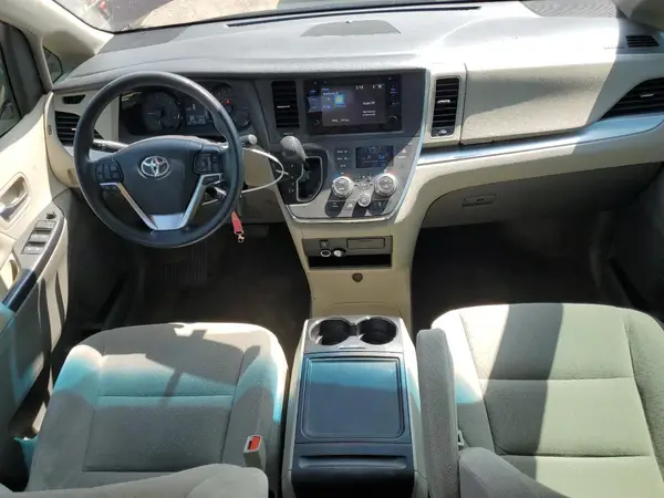 5TDKZ3DC1HS824828 2017 TOYOTA SIENNA - Image 8