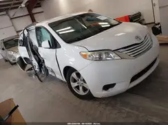 5TDKZ3DC1HS825297 2017 TOYOTA SIENNA