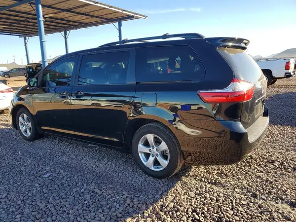5TDKZ3DC1HS826224 2017 TOYOTA SIENNA - Image 2