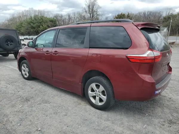 5TDKZ3DC1HS827177 2017 TOYOTA SIENNA - Image 2