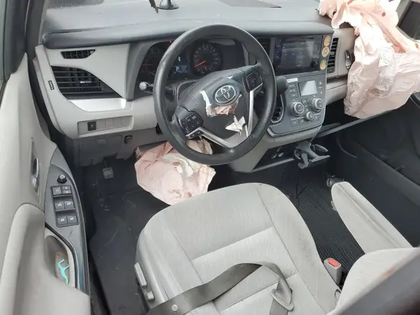 5TDKZ3DC1HS827177 2017 TOYOTA SIENNA - Image 8