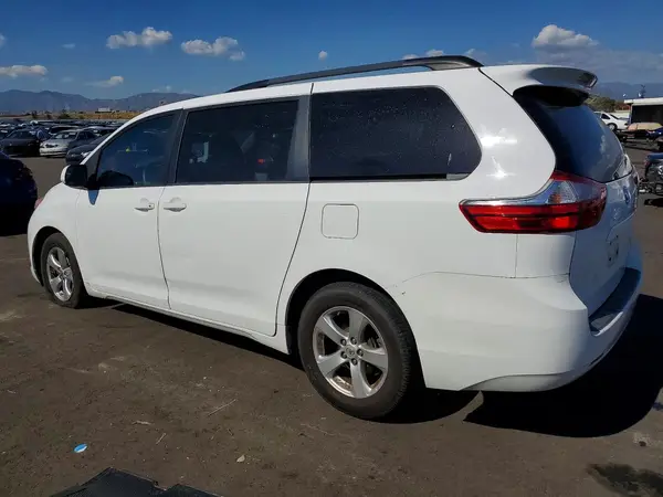 5TDKZ3DC1HS829348 2017 TOYOTA SIENNA - Image 2