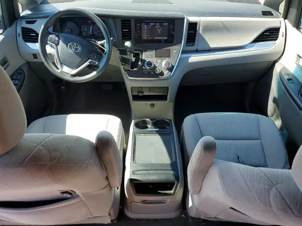 5TDKZ3DC1HS829348 2017 TOYOTA SIENNA - Image 8