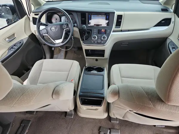 5TDKZ3DC1HS830743 2017 TOYOTA SIENNA - Image 8