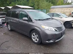5TDKZ3DC1HS831889 2017 TOYOTA SIENNA